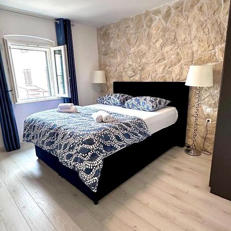 Apartment Vijoleta In City Centre Split Exterior photo